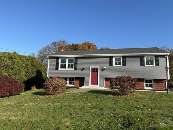 24 Vale St, Tiverton, RI 02878