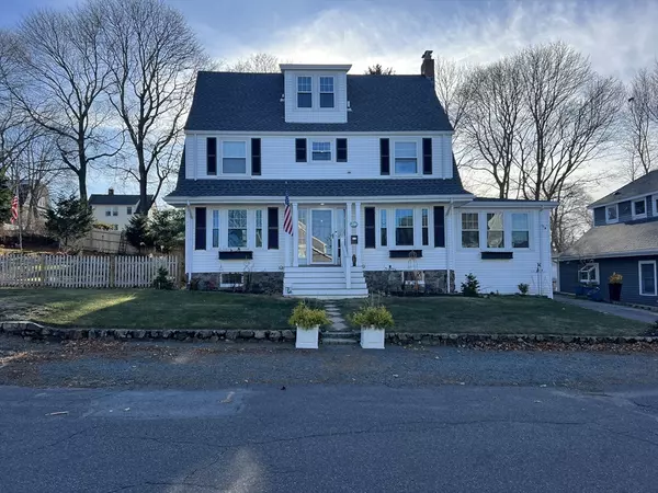 17 Pilgrim Rd, Marblehead, MA 01945