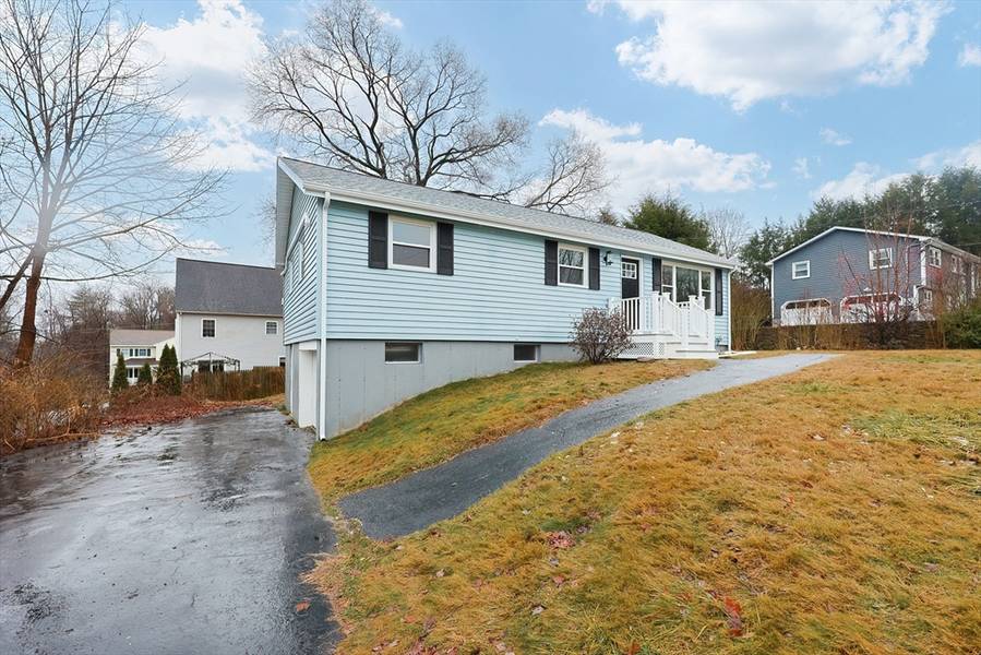 12 Lynn Ln, Dudley, MA 01571