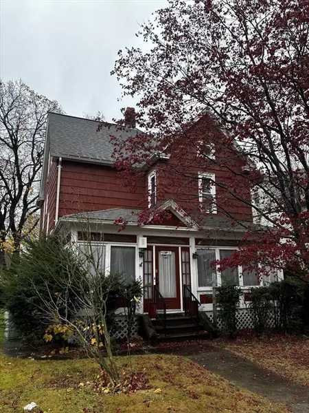 86 Sycamore St, Holyoke, MA 01040