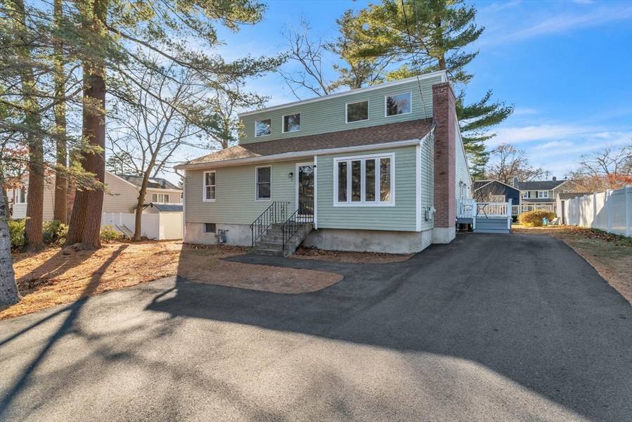 13 Algonquin Dr, Burlington, MA 01803