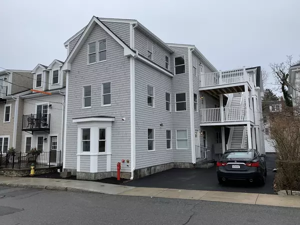 17 Howland St #6, Plymouth, MA 02360