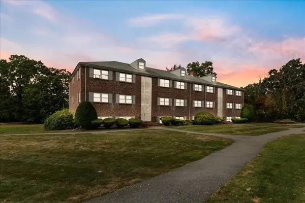 North Andover, MA 01845,78 Edgelawn Ave #10