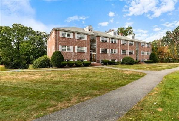 78 Edgelawn Ave #10, North Andover, MA 01845