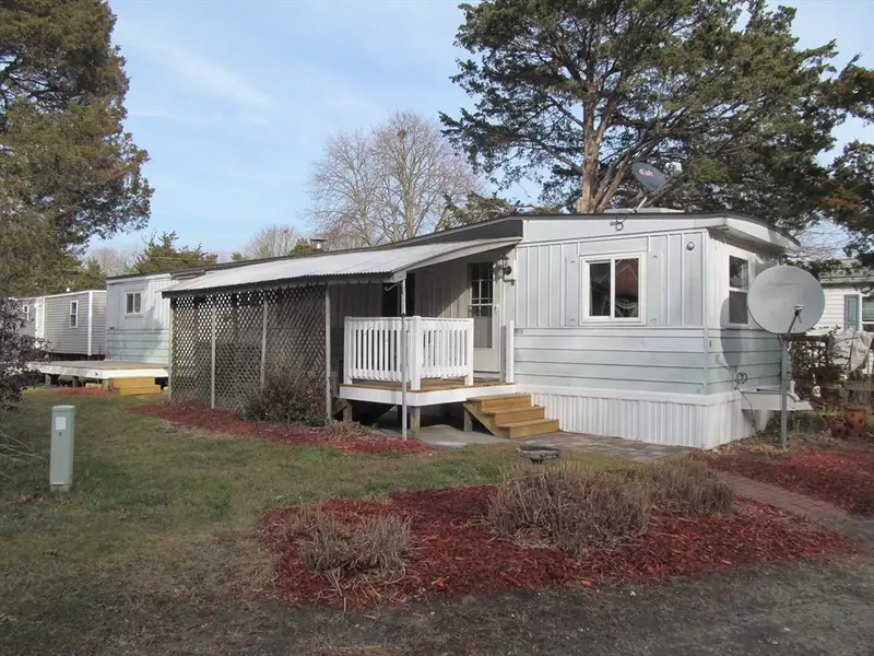 4 5th Ave, Bourne, MA 02559