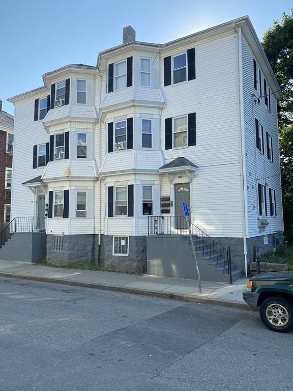 136 Baker St #2S, Fall River, MA 02721