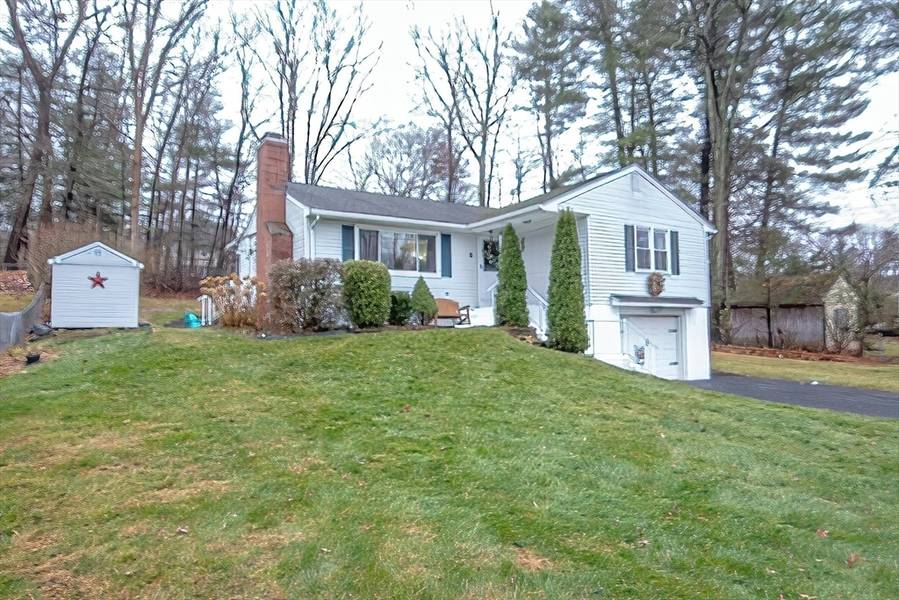 9 Brenda Dr, Westfield, MA 01085