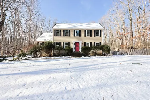 47 Old Village Rd, Sturbridge, MA 01566