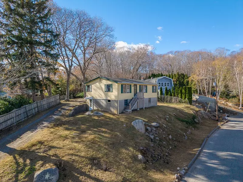 17 Mckays Drive, Rockport, MA 01966