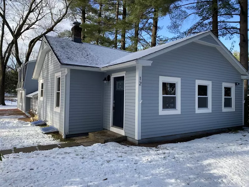 12 Hillcrest Dr, Wilbraham, MA 01095