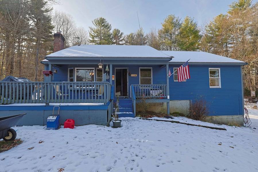 30 Cross St, Douglas, MA 01516