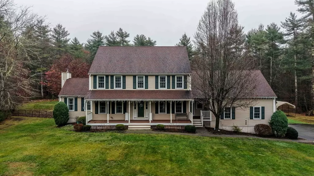 34 Mayflower Ln, Rochester, MA 02770