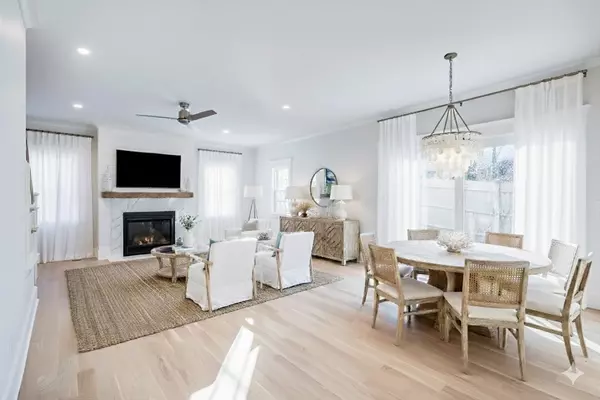 Falmouth, MA 02556,255 Old Main Road #1B