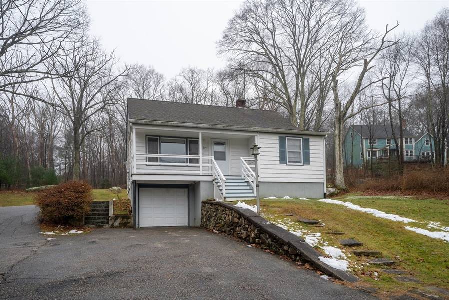 214 Douglas St, Uxbridge, MA 01569