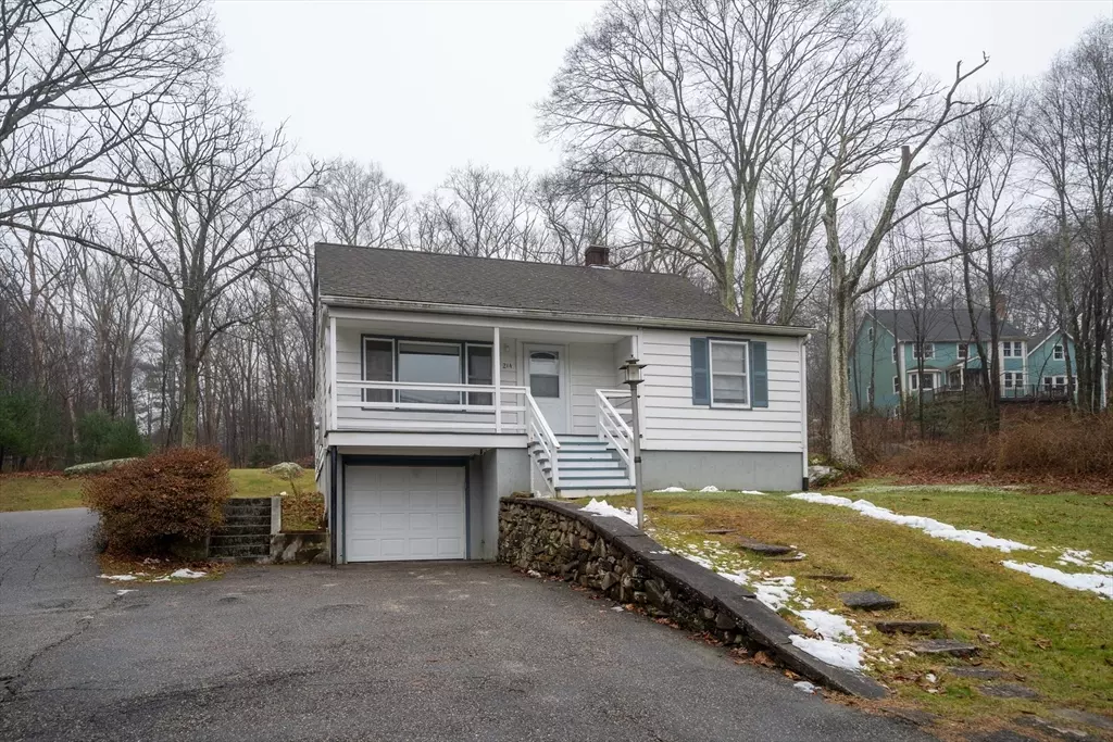 Uxbridge, MA 01569,214 Douglas St