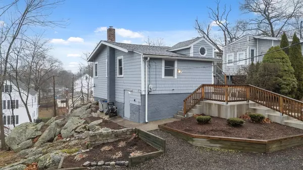 12 Overlook Rd, Weymouth, MA 02189