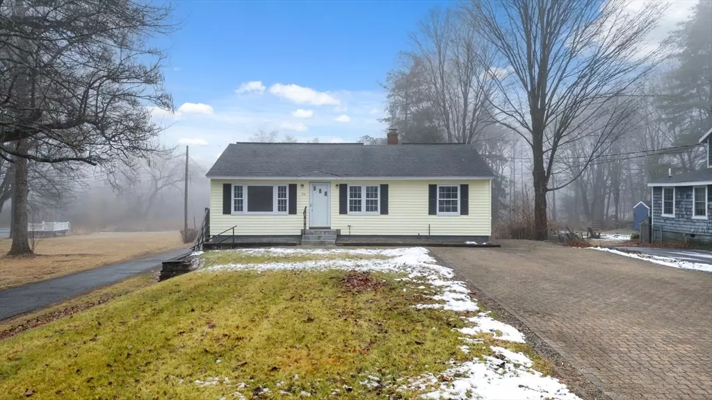56 Whiting St, Lunenburg, MA 01462