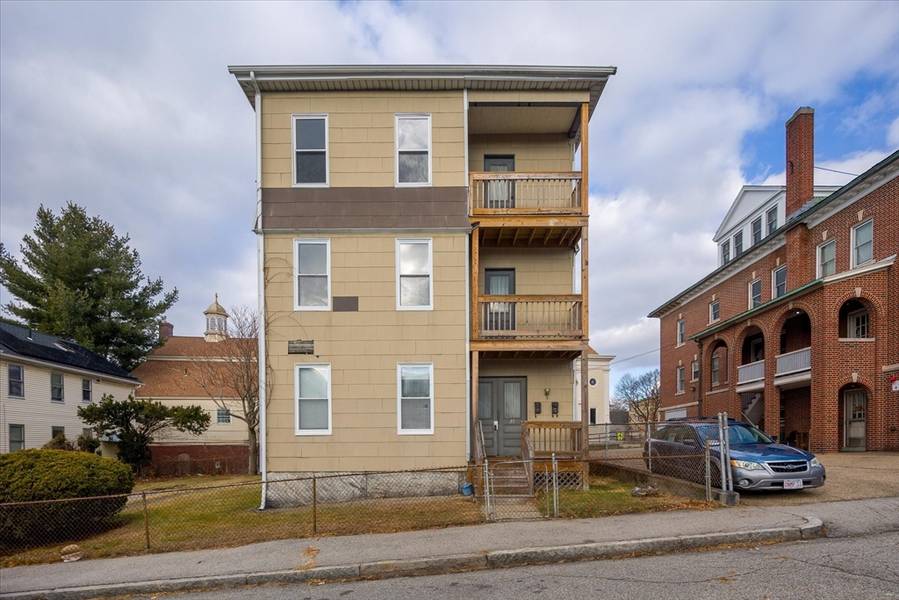 27 Dorchester St, Worcester, MA 01610