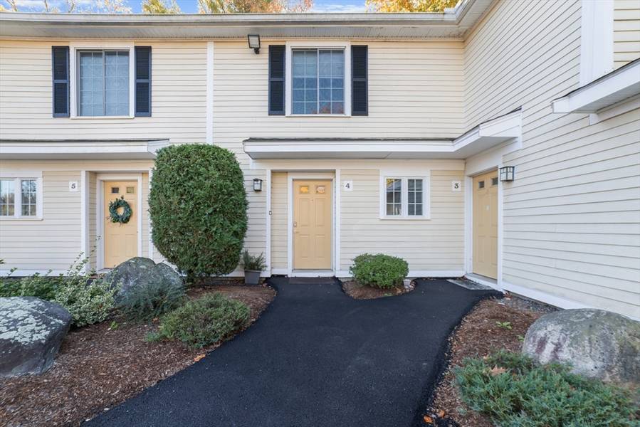 2 Janet Rd #4, Easton, MA 02375