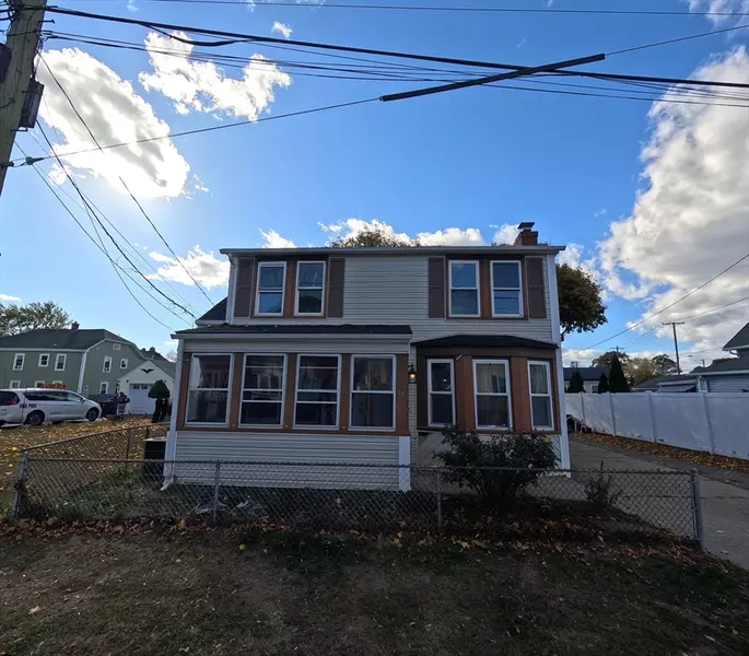 38 Chase St, Pawtucket, RI 02861