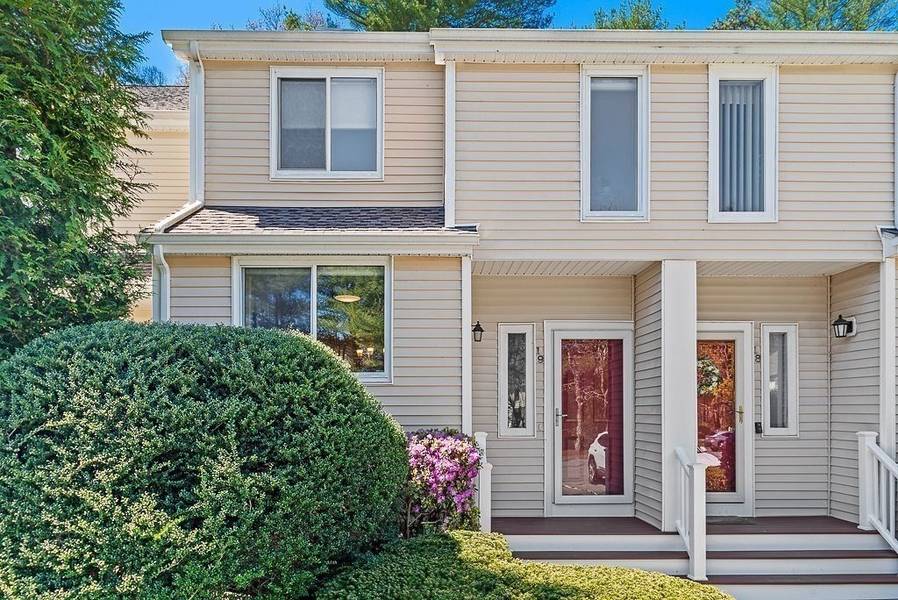 19 Gaslight Ln #19, Easton, MA 02356