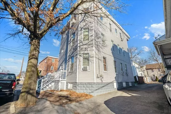 39 Cottage St, Lynn, MA 01905