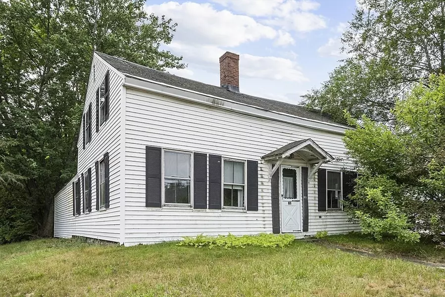 81 Main St, Pepperell, MA 01463