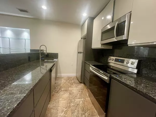 Brookline, MA 02446,25 Saint Mary's Ct #3