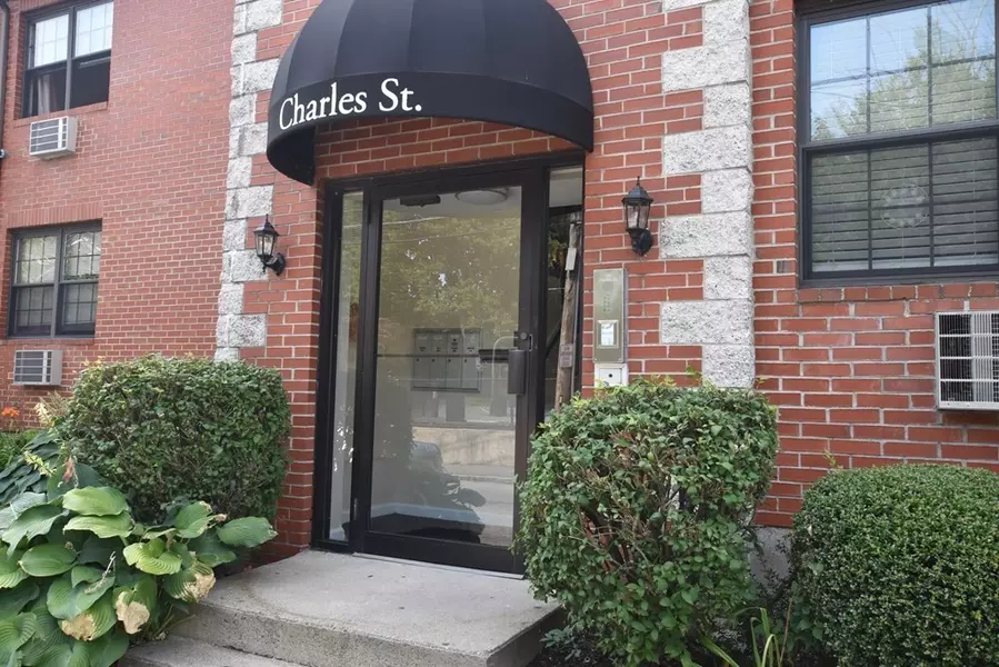 88 Charles St #14, Waltham, MA 02453