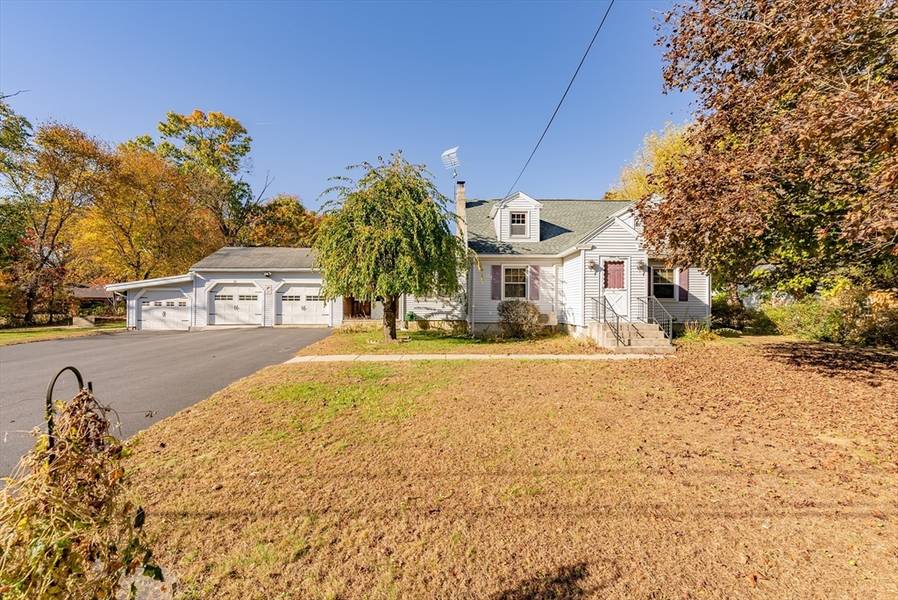 10 White St, Wilbraham, MA 01095