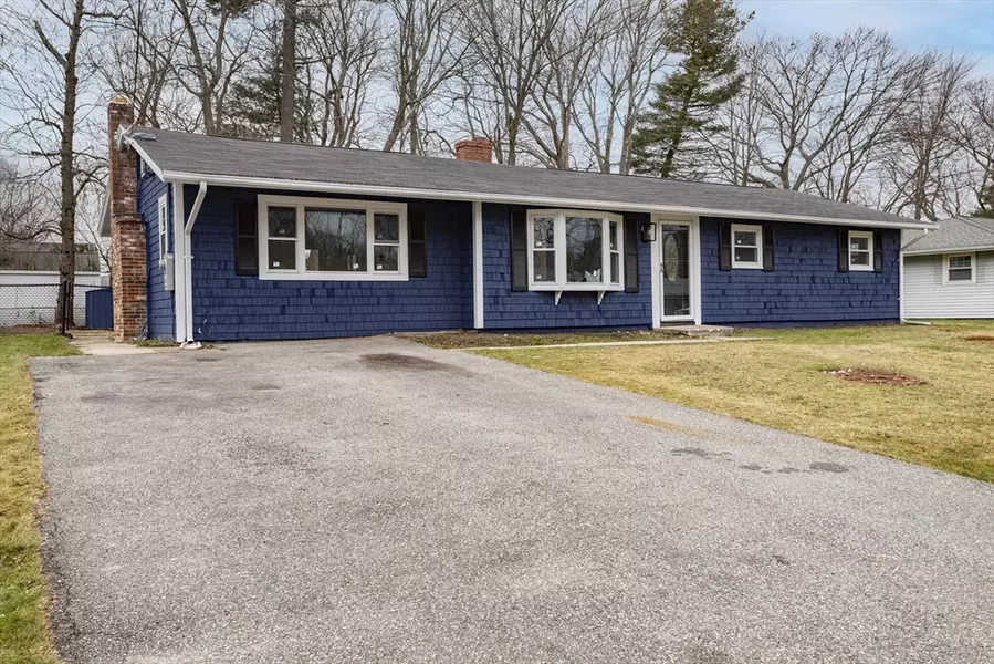 27 Bradford St, Holbrook, MA 02343