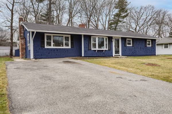 27 Bradford St, Holbrook, MA 02343