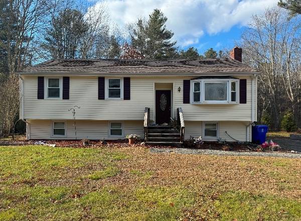 570 Crane Ave S, Taunton, MA 02780