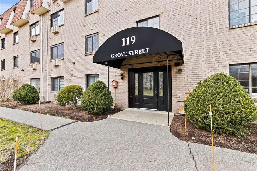 119 Grove St #214, Rockland, MA 02370