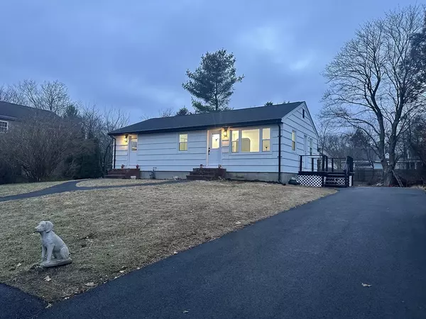 Taunton, MA 02780,8 Bliss St