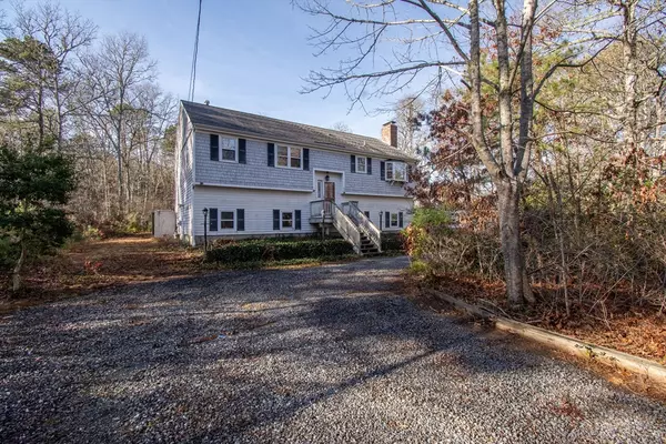 Yarmouth, MA 02673,49 Warbler Ln