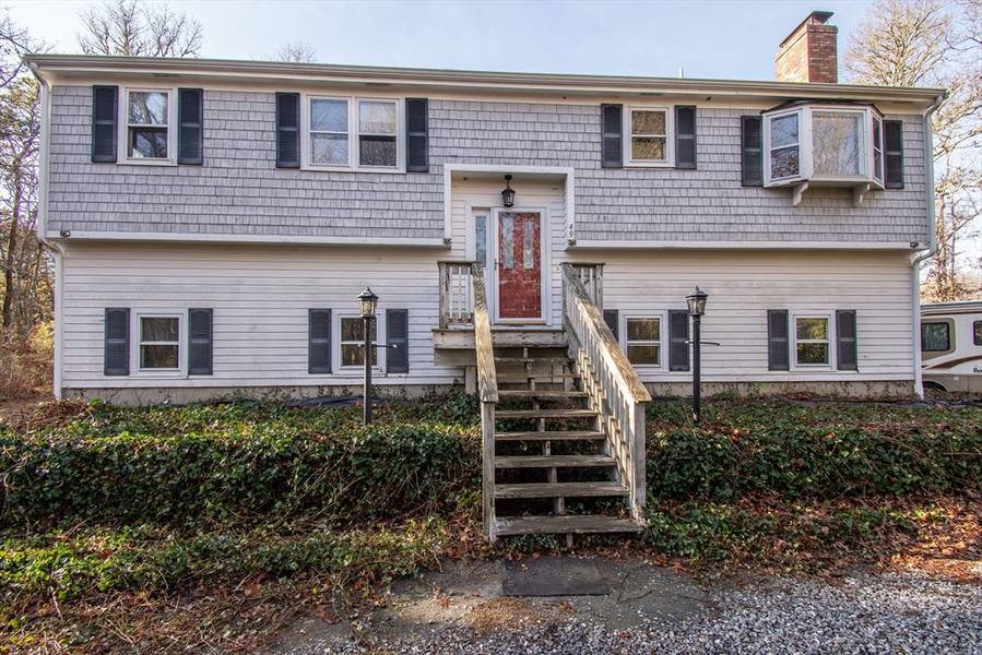 49 Warbler Ln, Yarmouth, MA 02673