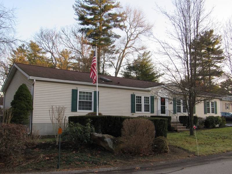 2 Heather Ln, Carver, MA 02330