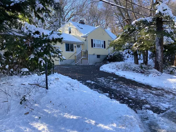 Westwood, MA 02090,215 Blue Hill Drive