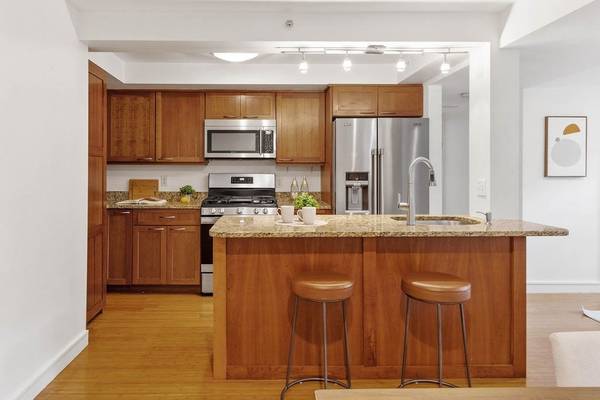 27 West #1, Cambridge, MA 02139