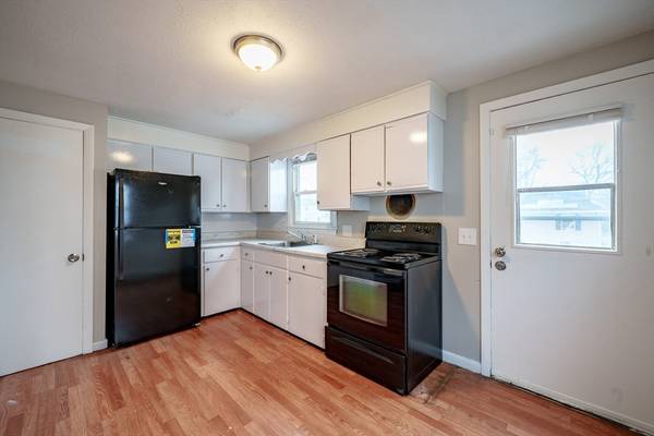 Springfield, MA 01109,63-65 E Bay Path Ter