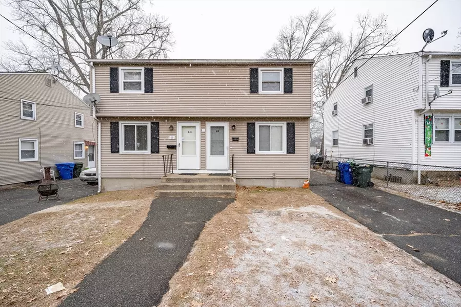 63-65 E Bay Path Ter, Springfield, MA 01109