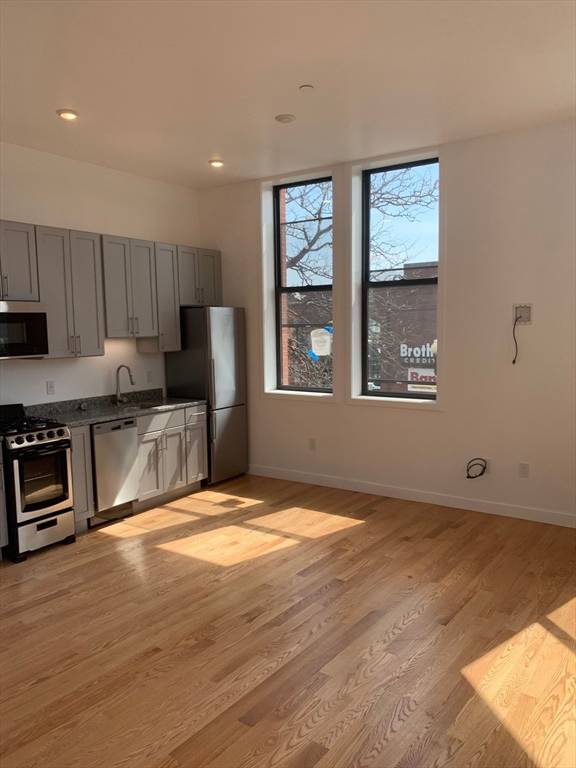 64 Market St #203, Lynn, MA 01902