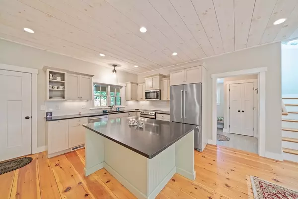 Plymouth, MA 02360,12 Hickorywood