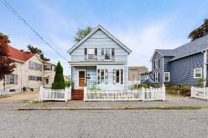 12 Puffer St, Lowell, MA 01851