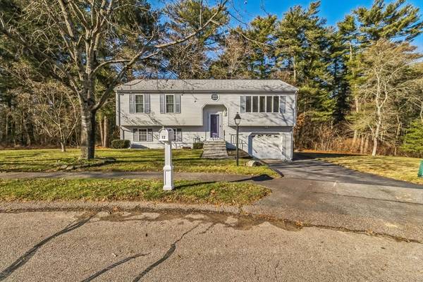 12 Scott Dr, Middleboro, MA 02346