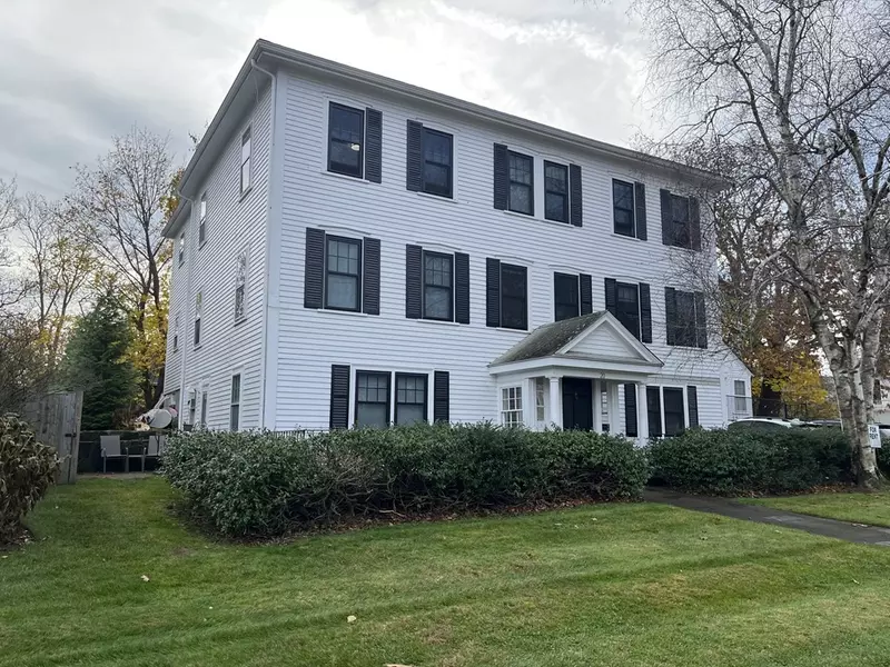 20 Pleasant St #3, Cohasset, MA 02025