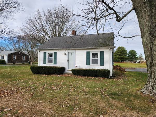 809 Hathaway Rd, New Bedford, MA 02740