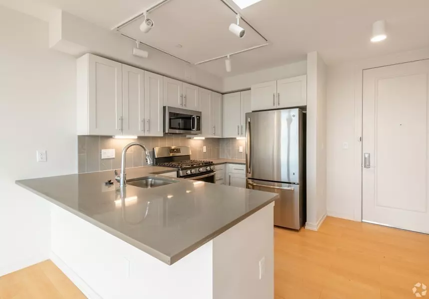 77 New #208, Cambridge, MA 02138