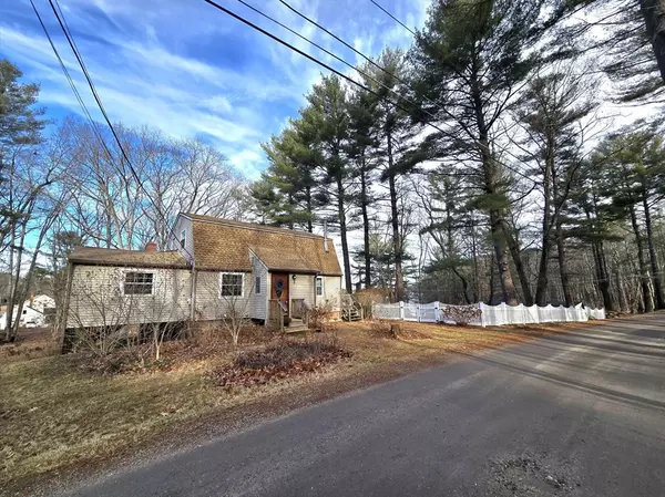 2 Shore Dr, Spencer, MA 01562